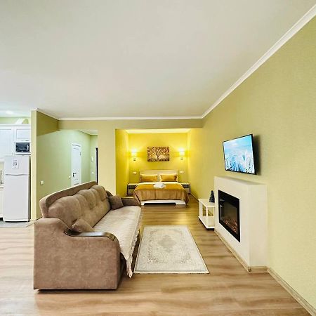 Ferienwohnung Central Park In The City Center Almaty Exterior foto