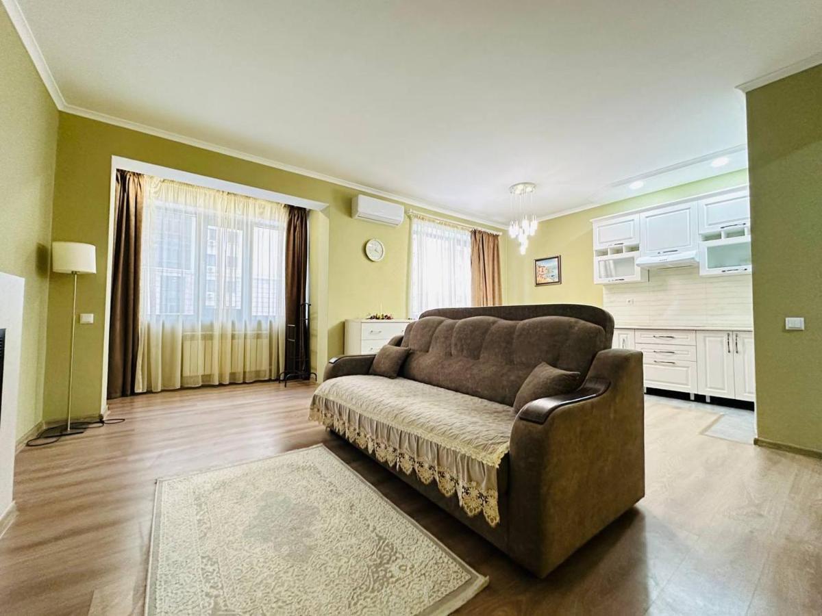 Ferienwohnung Central Park In The City Center Almaty Exterior foto