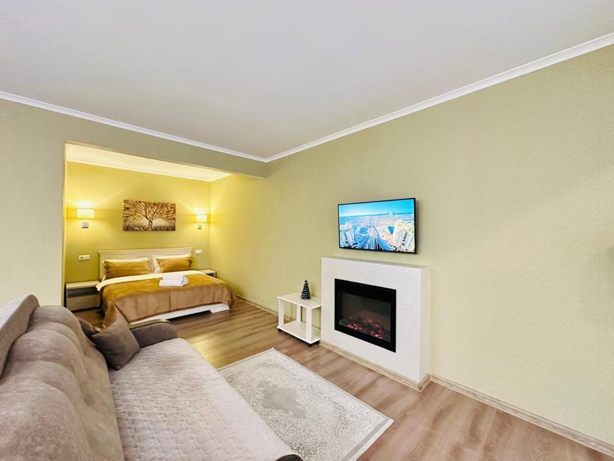Ferienwohnung Central Park In The City Center Almaty Exterior foto
