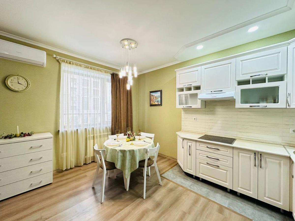 Ferienwohnung Central Park In The City Center Almaty Exterior foto